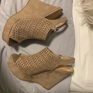 Chinese Laundry Tan Wedges